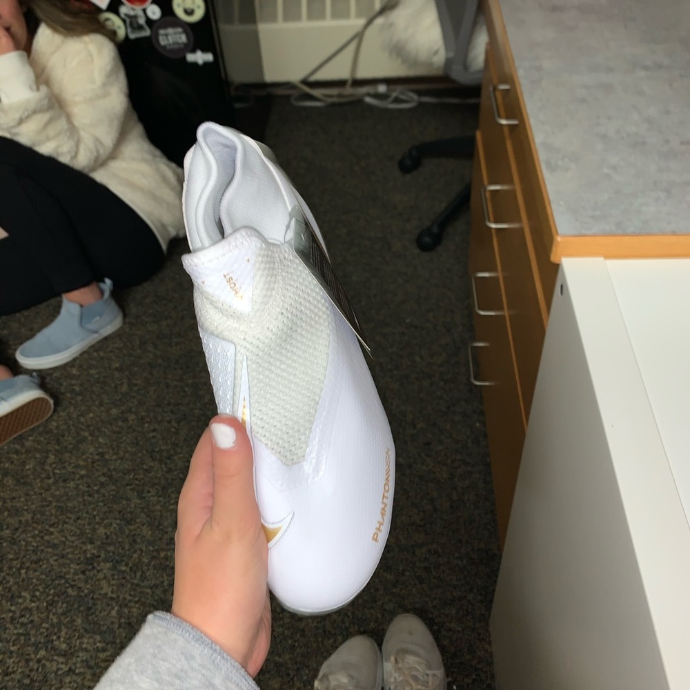 cleats - Picture 5 of 8